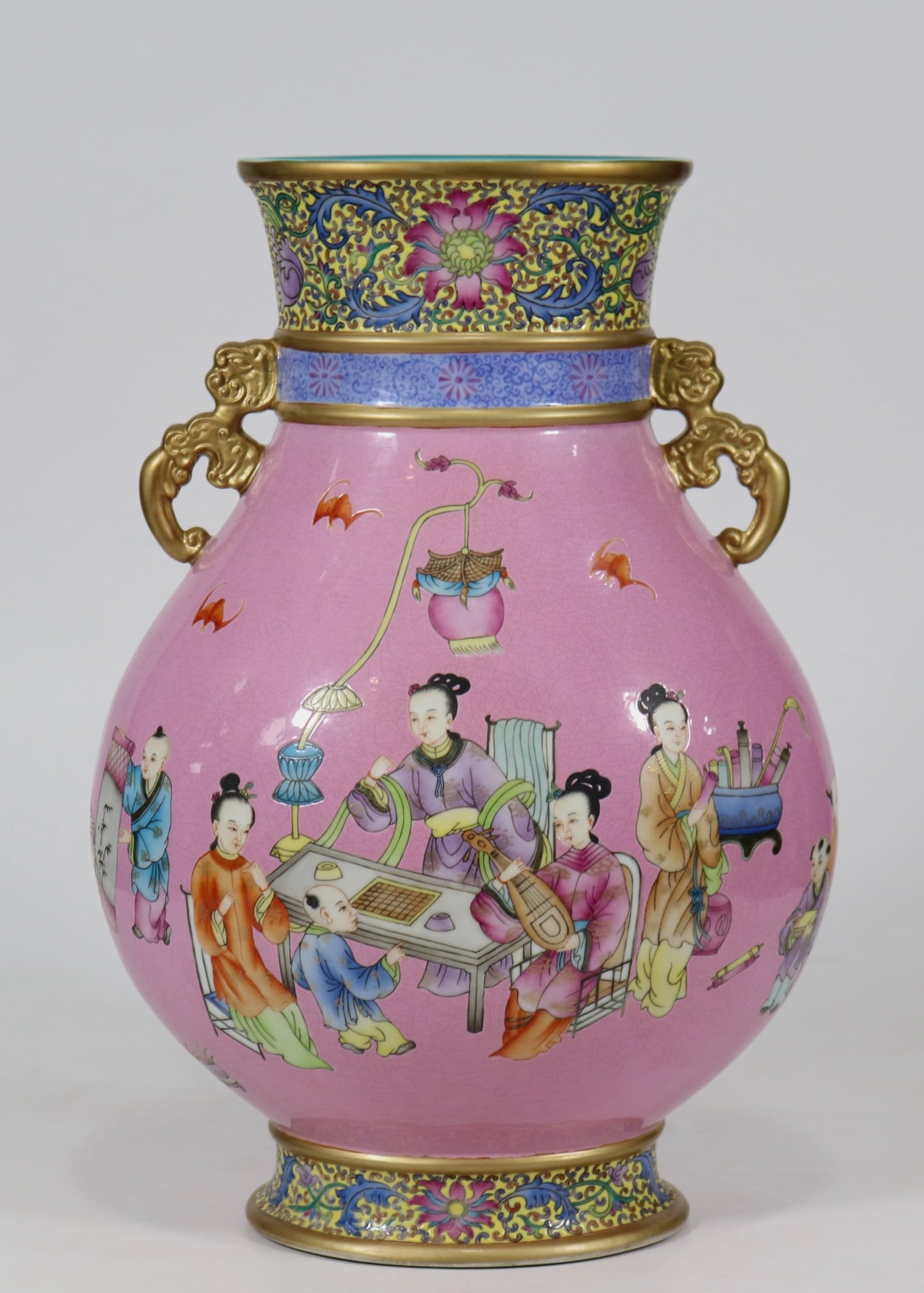 A Exquisite Famille Rose Figures Pattern Double Ears Vase: A Exquisite Famille Rose Figures Pattern Double Ears Vase,Qing Dynasty, China,Qianlong Six-character Mark,Size:14.4inx9.3inx6.9in 粉彩人物纹双耳瓶,È