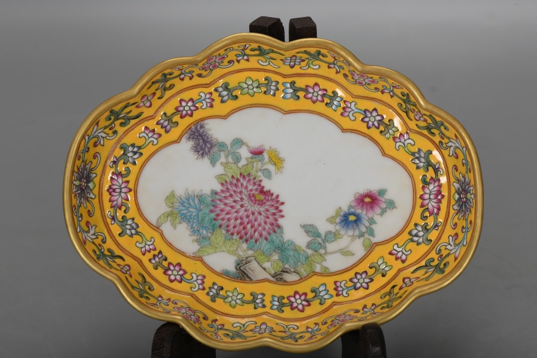 A Exquisite Famille Rose Yellow Ground Flower Pattern Brush Washer: A Exquisite Famille Rose Yellow Ground Flower Pattern Brush Washer,Qing Dynasty, China,Qianlong Four-character Mark,Size:1inx6inx4.6inx5.4in