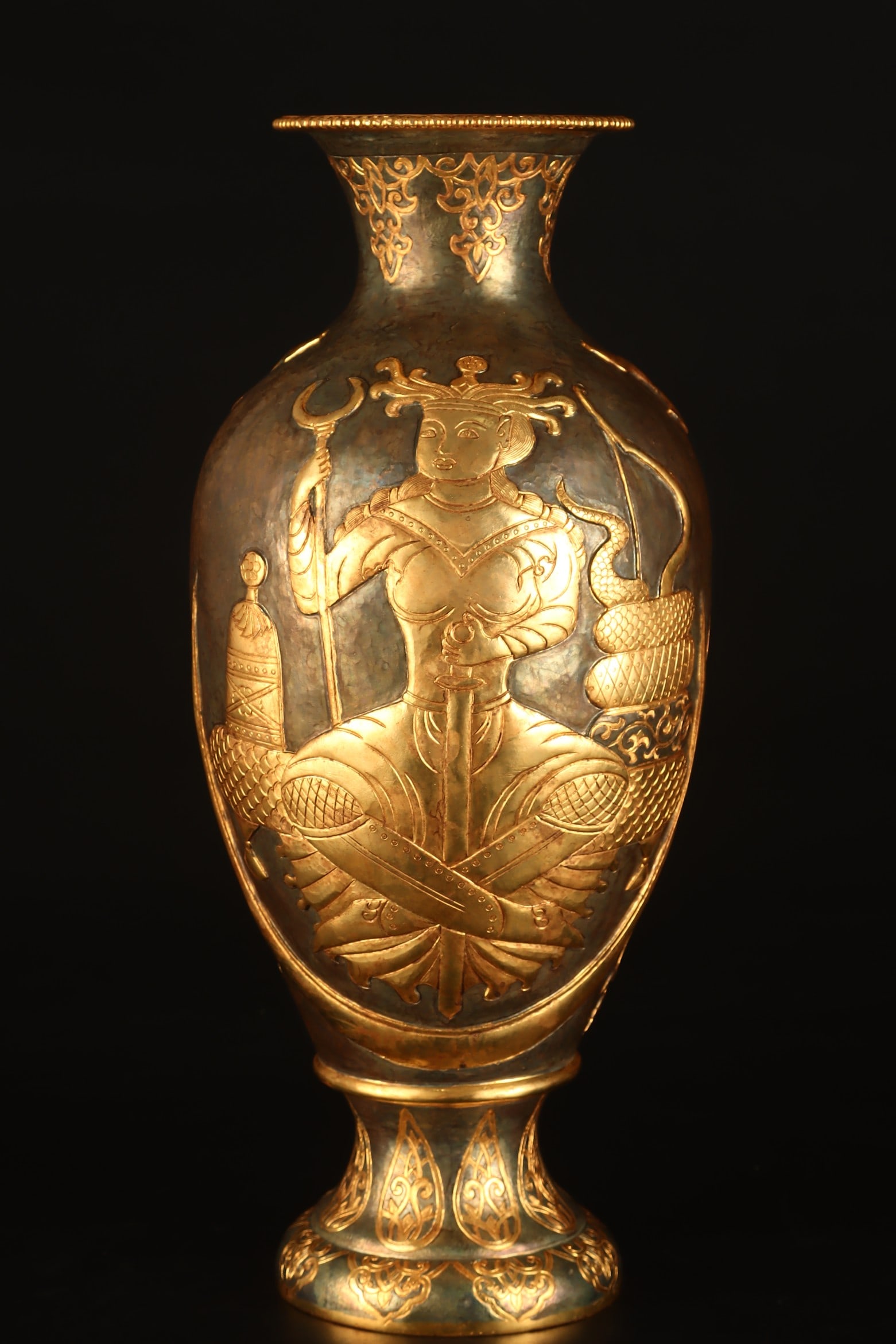 A Exquisite Gilt Bronze Figures Pattern Vase: A Exquisite Gilt Bronze Figures Pattern Vase,Tang Dynasty, China,Size:14.2inx9.8in,Weight:1800g 铜鎏金人物纹瓶,中国唐代
