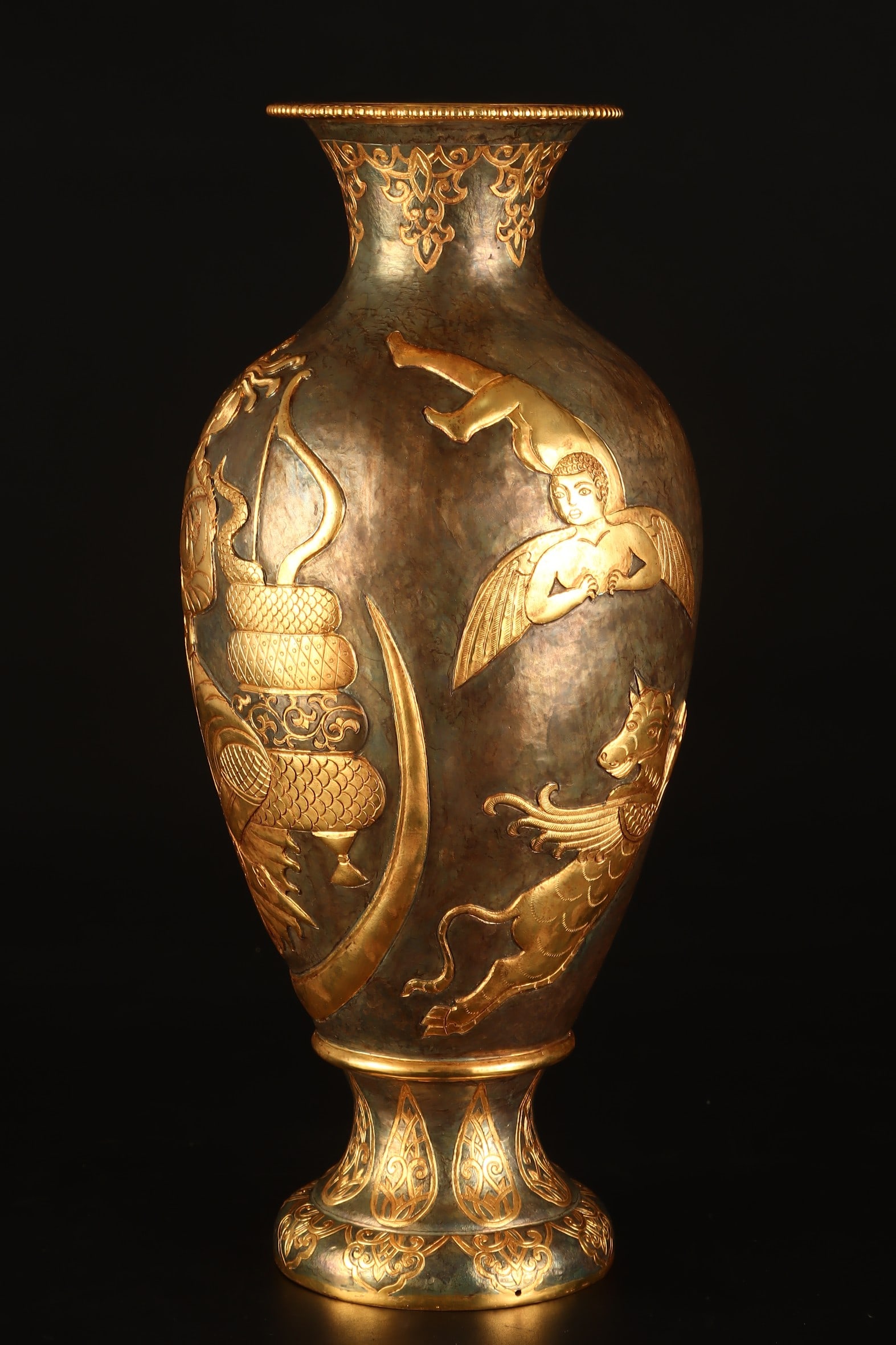 A Exquisite Gilt Bronze Figures Pattern Vase - 2