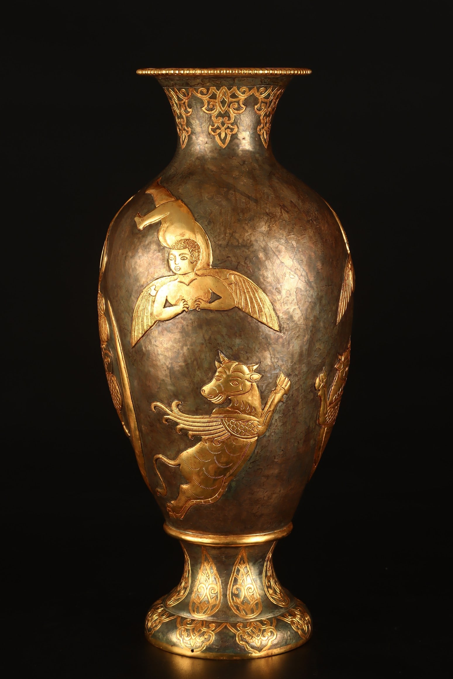 A Exquisite Gilt Bronze Figures Pattern Vase - 3