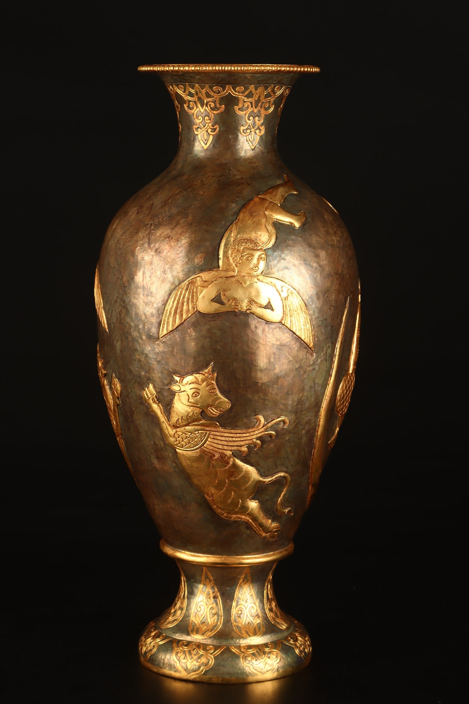 A Exquisite Gilt Bronze Figures Pattern Vase - 4