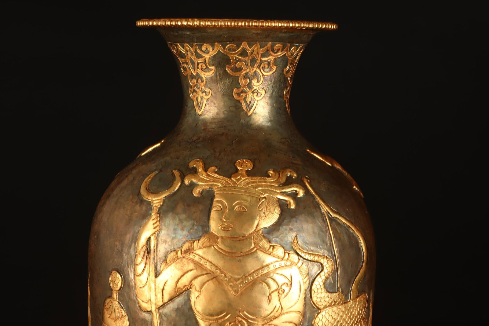 A Exquisite Gilt Bronze Figures Pattern Vase - 5