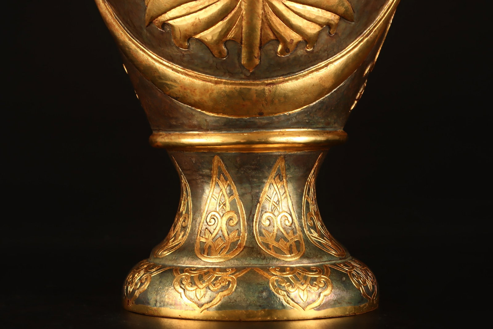 A Exquisite Gilt Bronze Figures Pattern Vase - 6