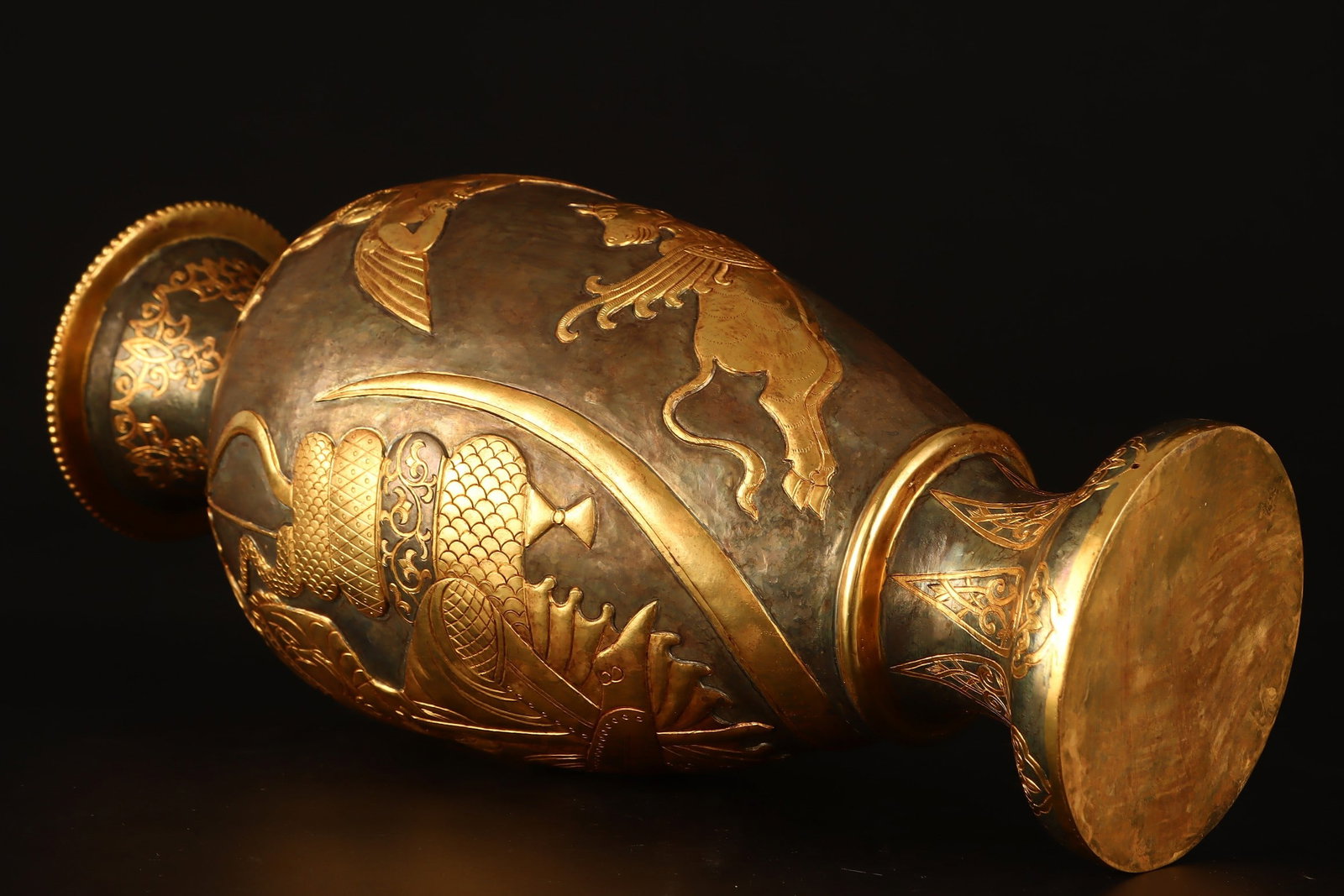 A Exquisite Gilt Bronze Figures Pattern Vase - 8