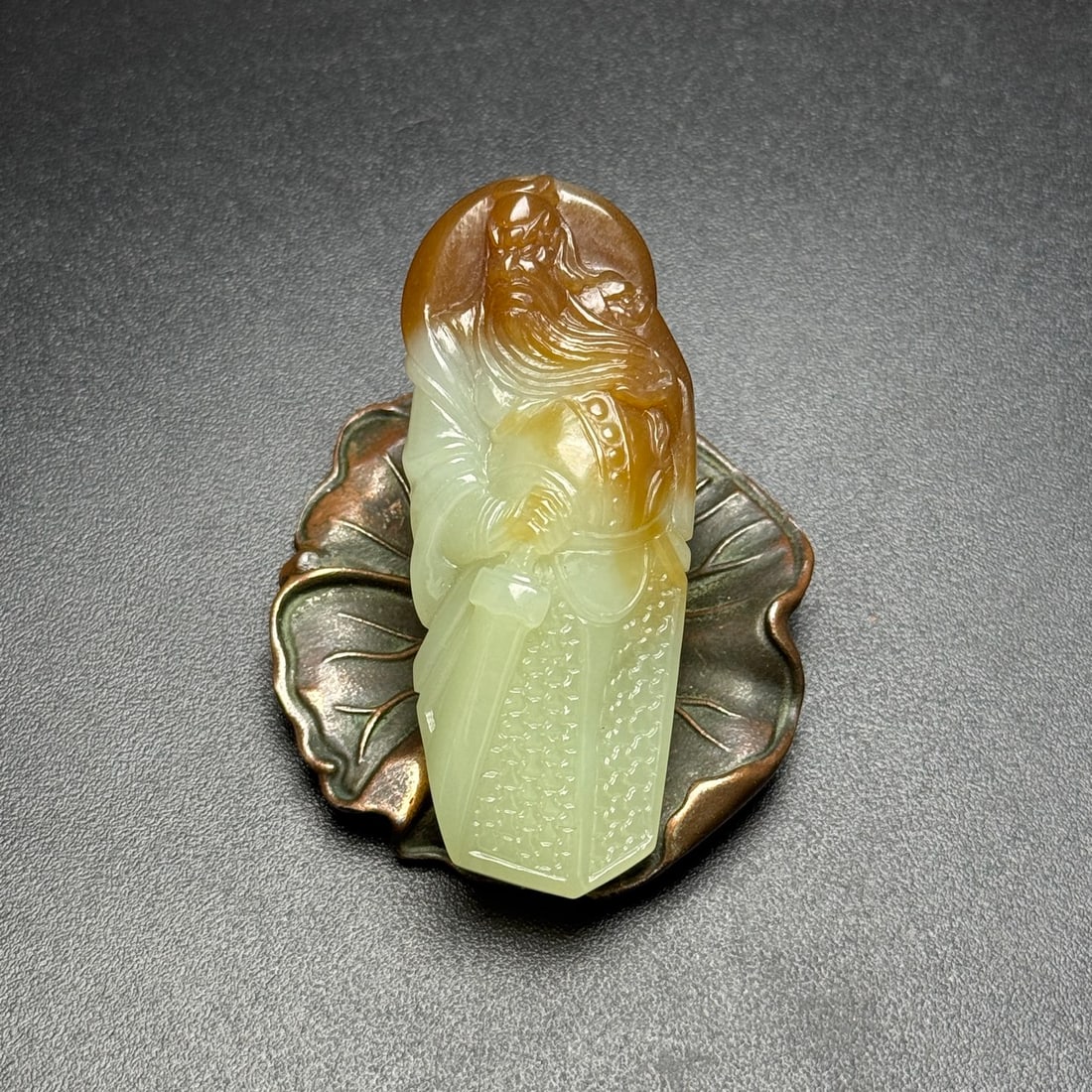 A Exquisite Hotan Jade Carved Figures Pendant: A Exquisite Hotan Jade Carved Figures Pendant,Qing Dynasty, China,Size:2.4inx1inx0.5in,Weight:28g 和田玉雕刻人物挂件,中国清É