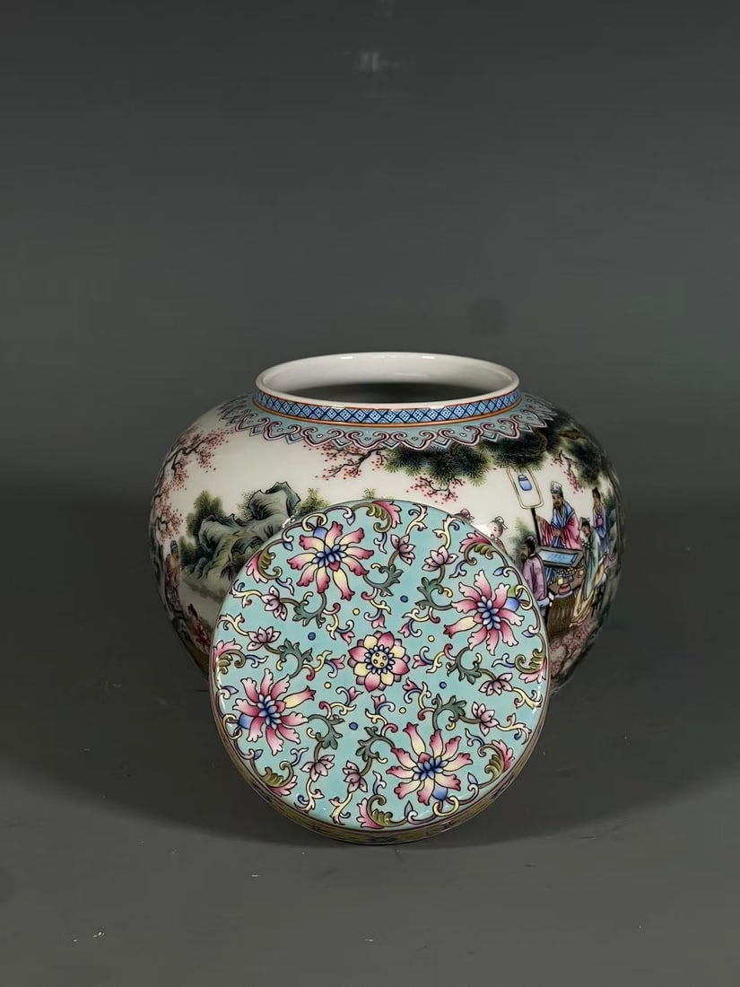 A Exquisite Famille-Rose Figures Pattern Jar - 5