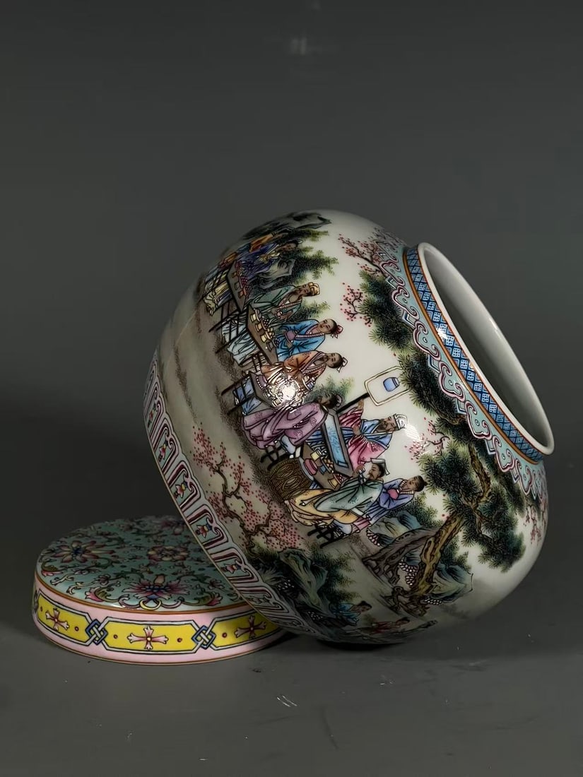A Exquisite Famille-Rose Figures Pattern Jar - 6
