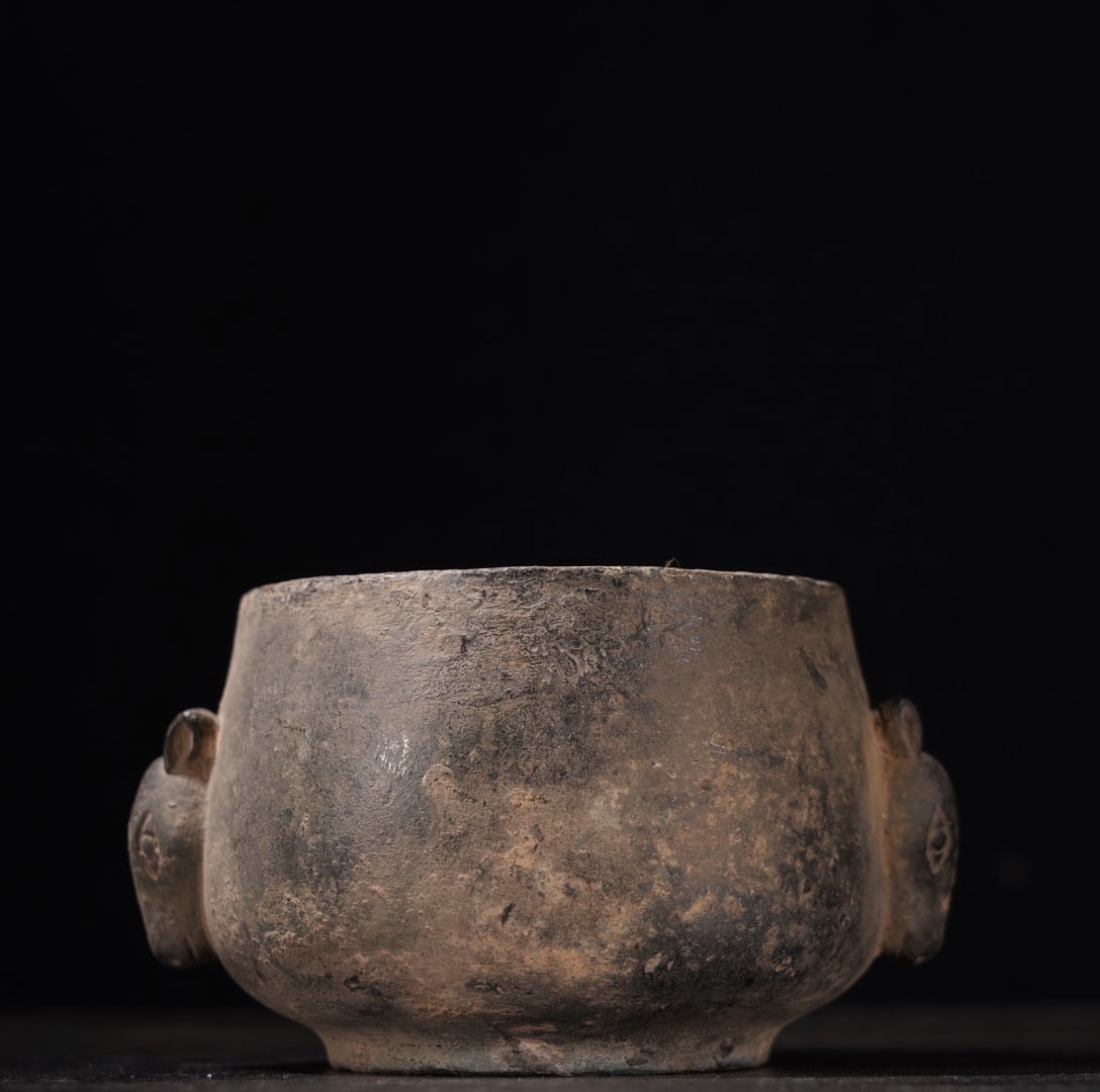 A Exquisite Coppery Animal head Censer: A Exquisite Coppery Animal head Censer,Ancient Time, China,With Mark,Size:2.6inx3.3in,Weight:860g 铜兽头炉,远古时期,带款