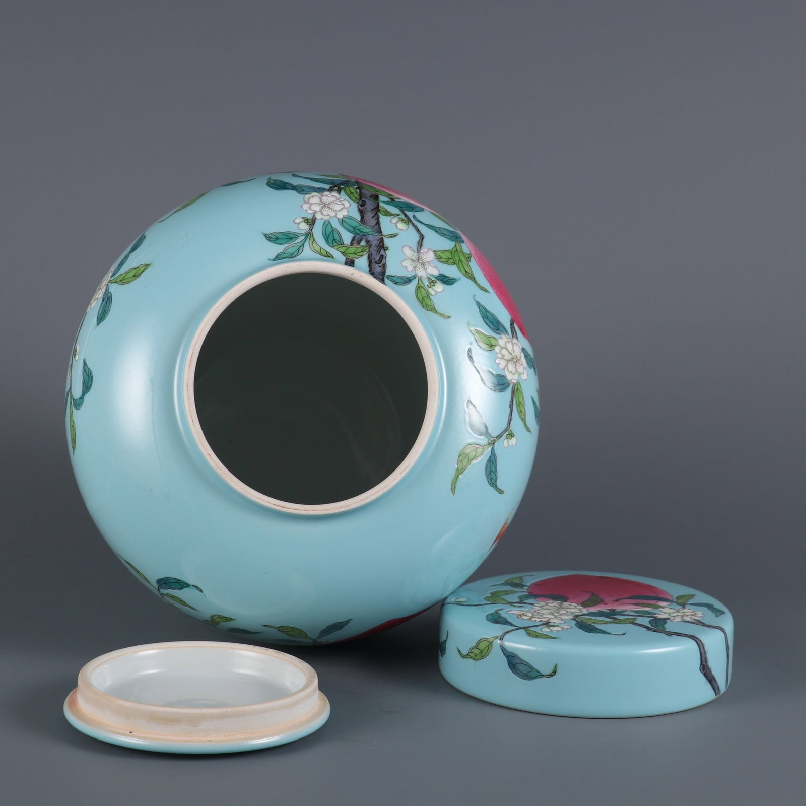 A Exquisite Turquoise-Glazed Ground Peach Pattern Jar - 7