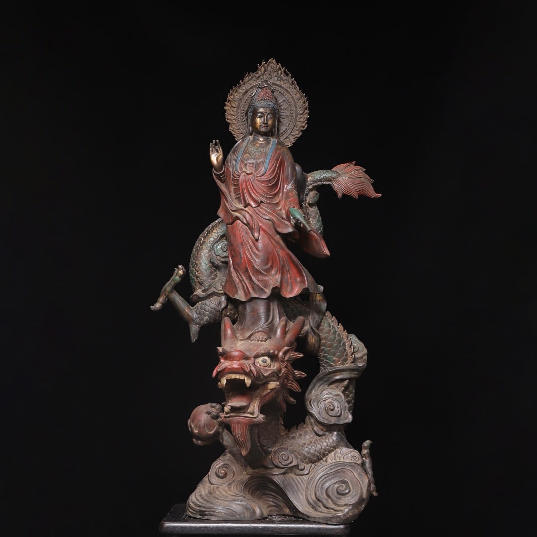 A Exquisite Gold-Foiled Bronze Statue of Avalokitesvara Ornament: A Exquisite Gold-Foiled Bronze Statue of Avalokitesvara Ornament,Ming Dynasty, China,Size:40.6inx20.5inx18.9in,Weight:41500g