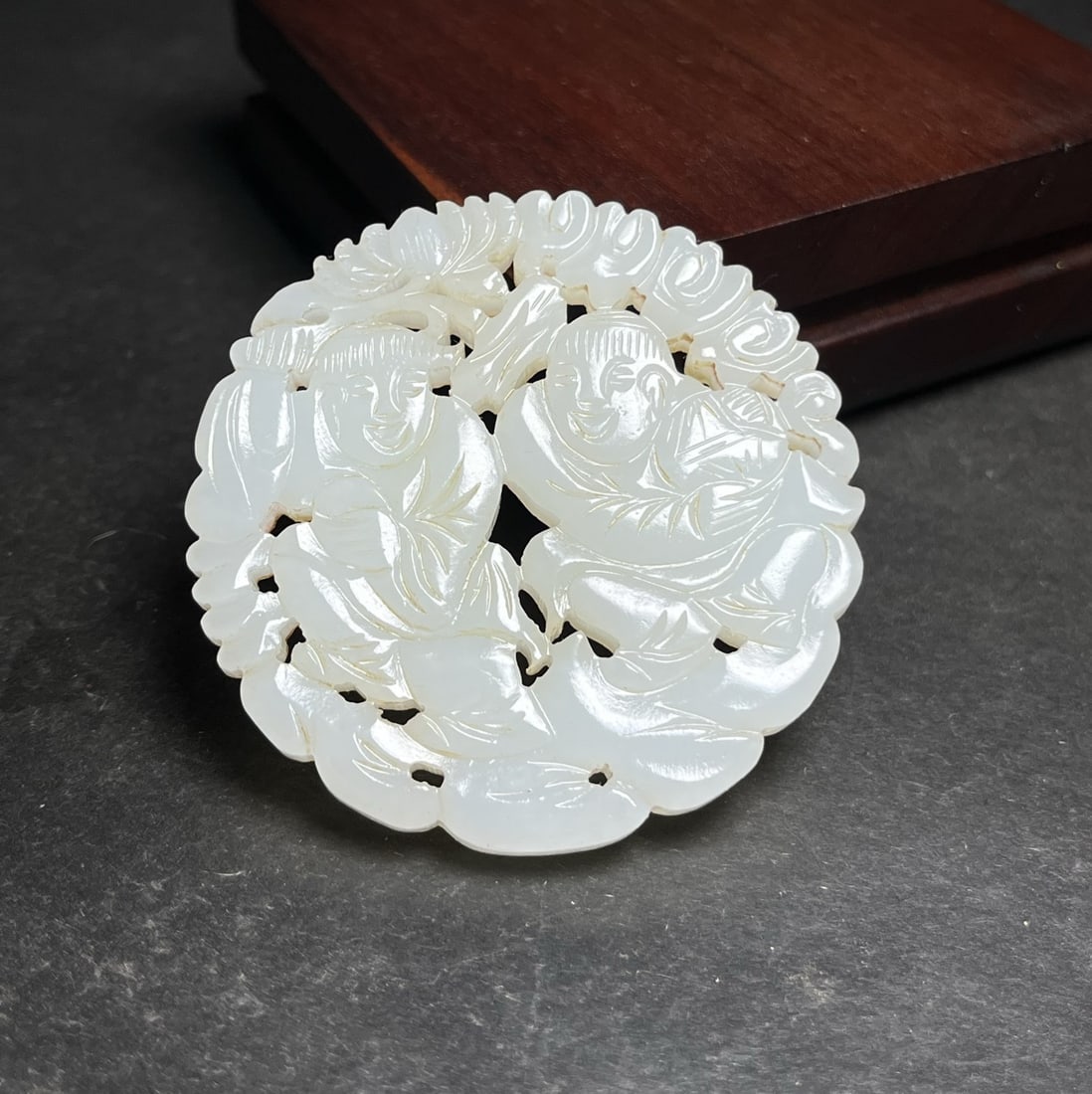 A Exquisite Hotan Jade Carved Figures Pattern Jade pendant: A Exquisite Hotan Jade Carved Figures Pattern Jade pendant,Qing Dynasty, China,Size:2.2inx0.2in,Weight:34g 和田玉雕刻人物纹玉佩,中