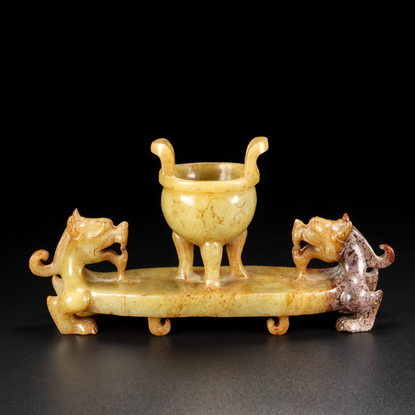 A Exquisite Hotan Jade Auspicious Beast Censer: A Exquisite Hotan Jade Auspicious Beast Censer,Han Dynasty, China,Size:6.7inx3.5inx2in,Weight:303g 和田玉瑞兽香炉,中国汉代