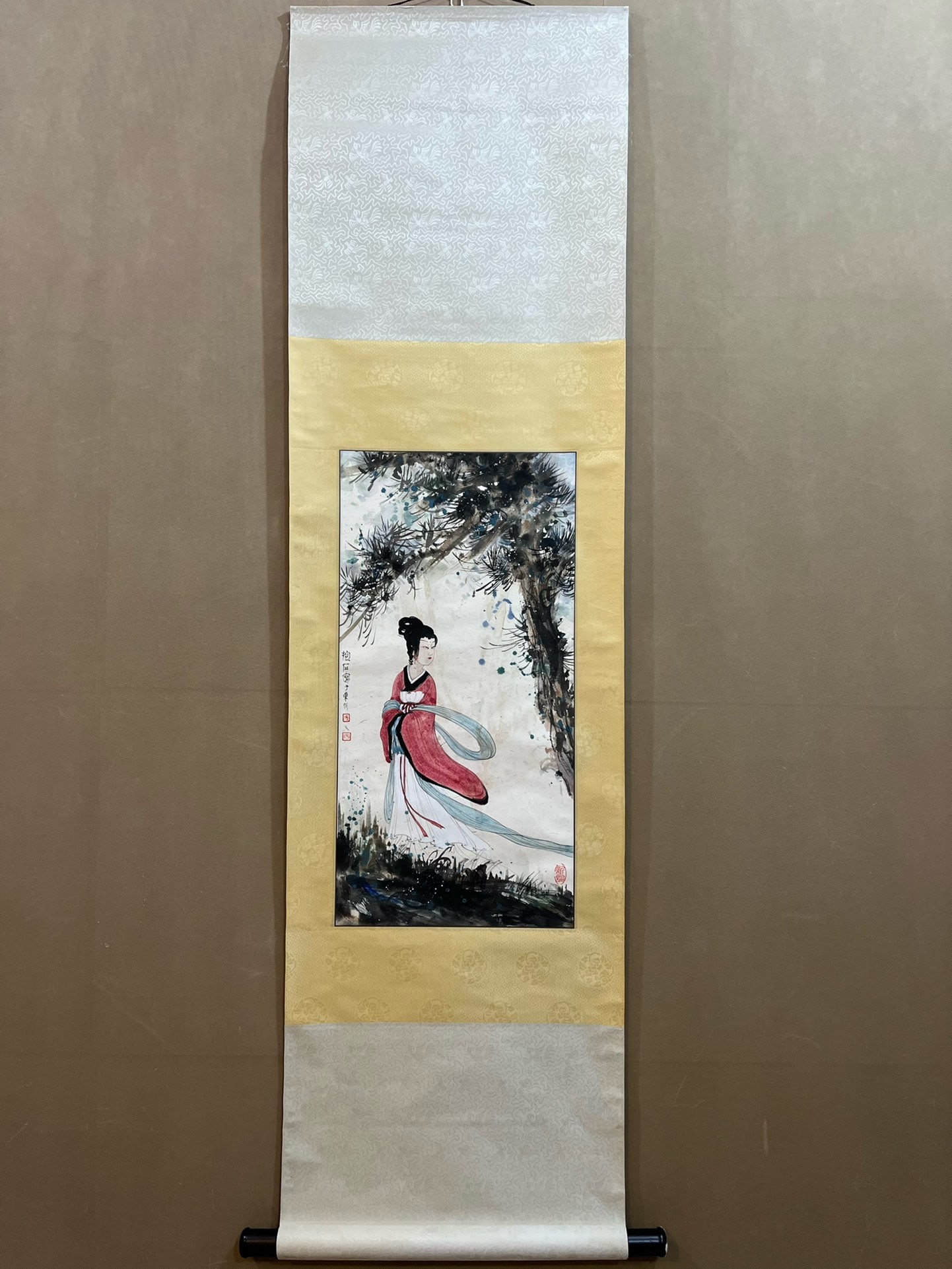 A Chinese Vertical Scroll Ink Figure Painting on Paper: A Chinese Vertical Scroll Ink Figure Painting on Paper,Modern Time of China,Fu Baoshi,without frame size:13.4inx26.8in 一幅中国水墨纸本人物&