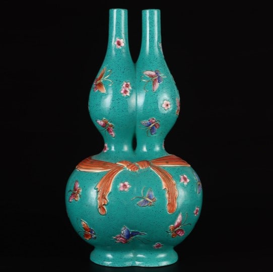 A Exquisite Famille-Rose Painted Gold Butterfly Pattern Gourd Vase: A Exquisite Famille-Rose Painted Gold Butterfly Pattern Gourd Vase,Qing Dynasty, China,Qianlong Six-character Mark,Size:14.4inx7.9in 粉彩描金蝶纹葫芦