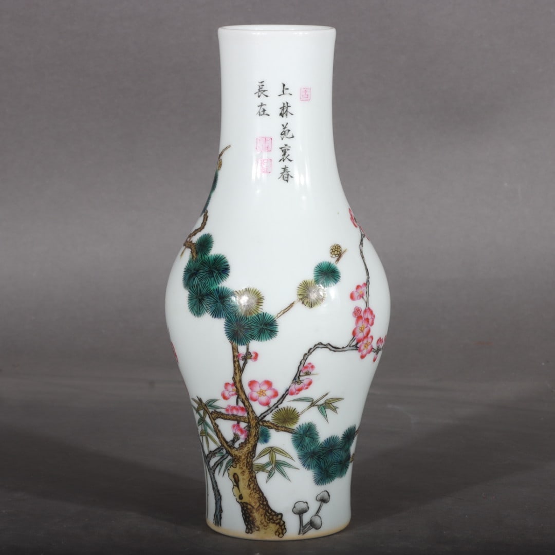 A Exquisite Famille-Rose Flower Pattern Vase: A Exquisite Famille-Rose Flower Pattern Vase,Qing Dynasty, China,Yongzheng Four-character Mark,Size:7.1inx1.6inx2in