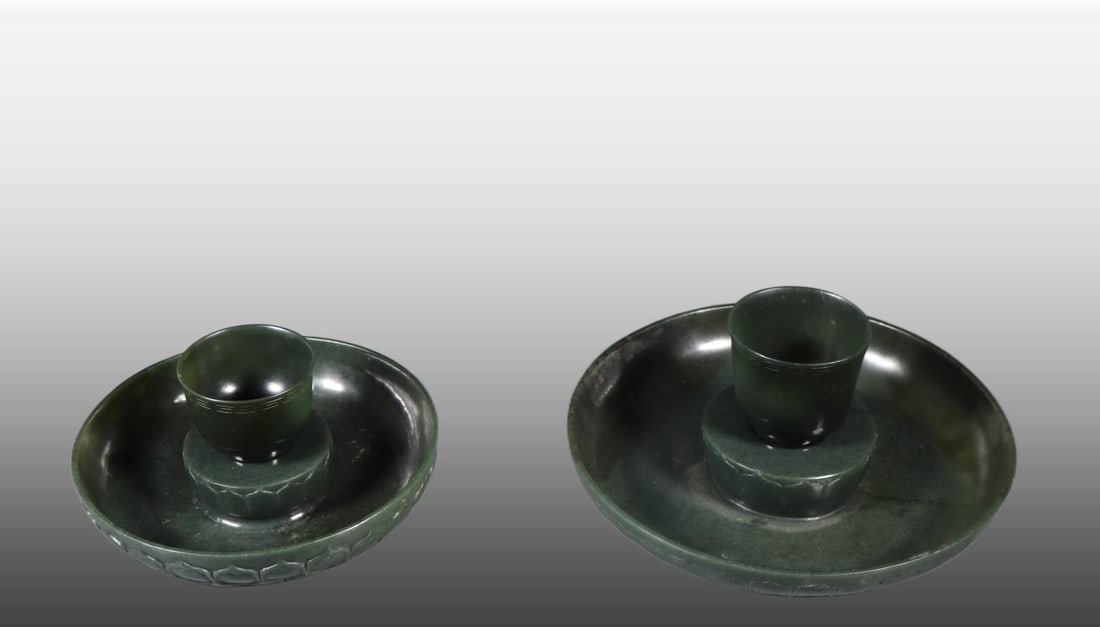 A Set of Exquisite Hotan Jasper Cups: A Set of Exquisite Hotan Jasper Cups,Qing Dynasty, China,Size:5.8in（Plate）x2.1inx1.7in（Cup）, 7.2in（Plate）x2.2inx2in（Cup）,Weight:1100g