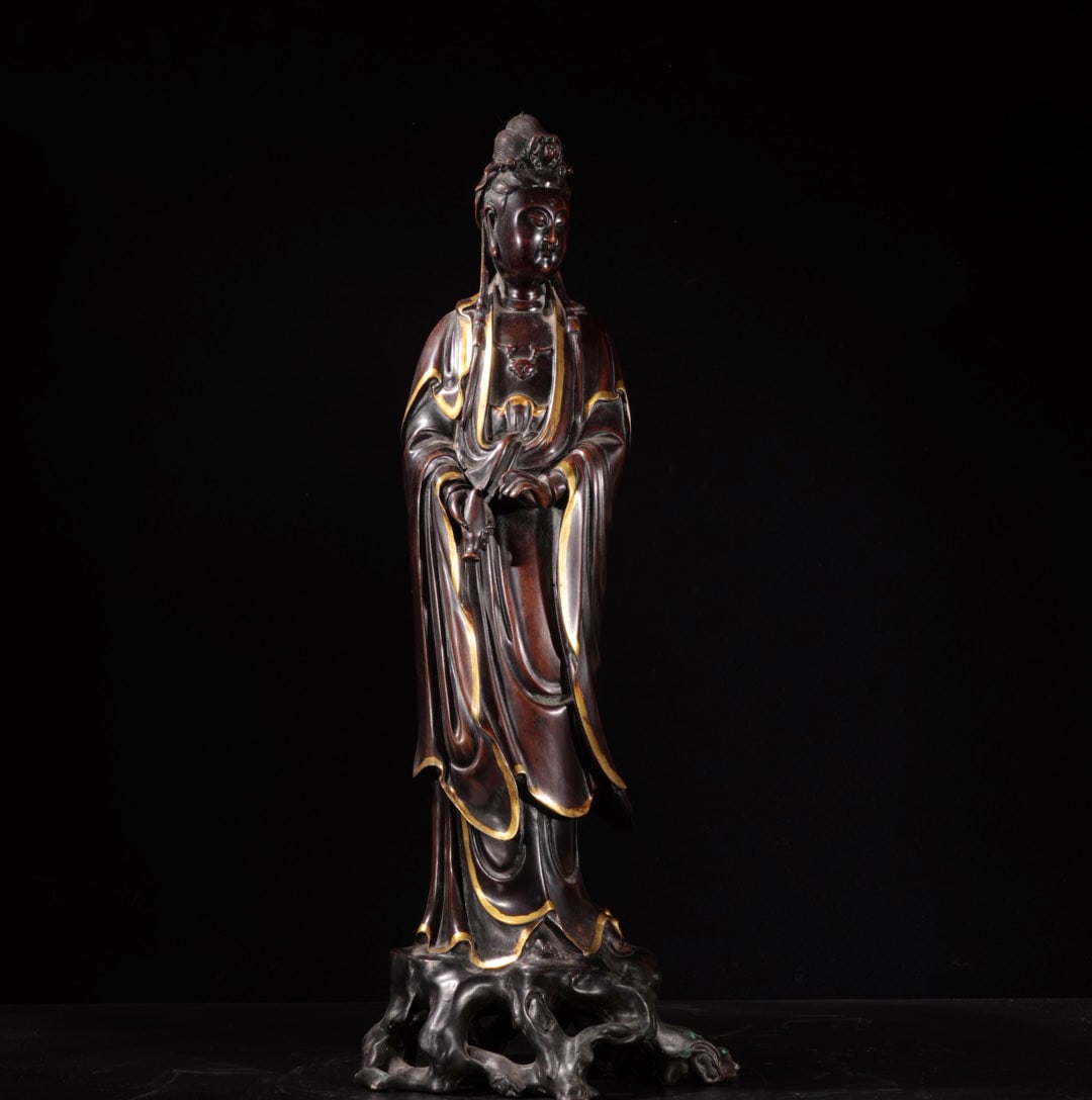 A Exquisite Coppery Statue of Avalokitesvara Ornament: A Exquisite Coppery Statue of Avalokitesvara Ornament,Ming Dynasty, China,Size:19.9inx8.3in,Weight:8520g 铜观音摆件,中国明代
