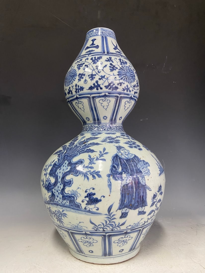 A Exquisite Blue and White Character and Story Pattern Gourd-Shaped Vase: A Exquisite Blue and White Character and Story Pattern Gourd-Shaped Vase,Yuan Dynasty, China,Size:18.1inx2.6in