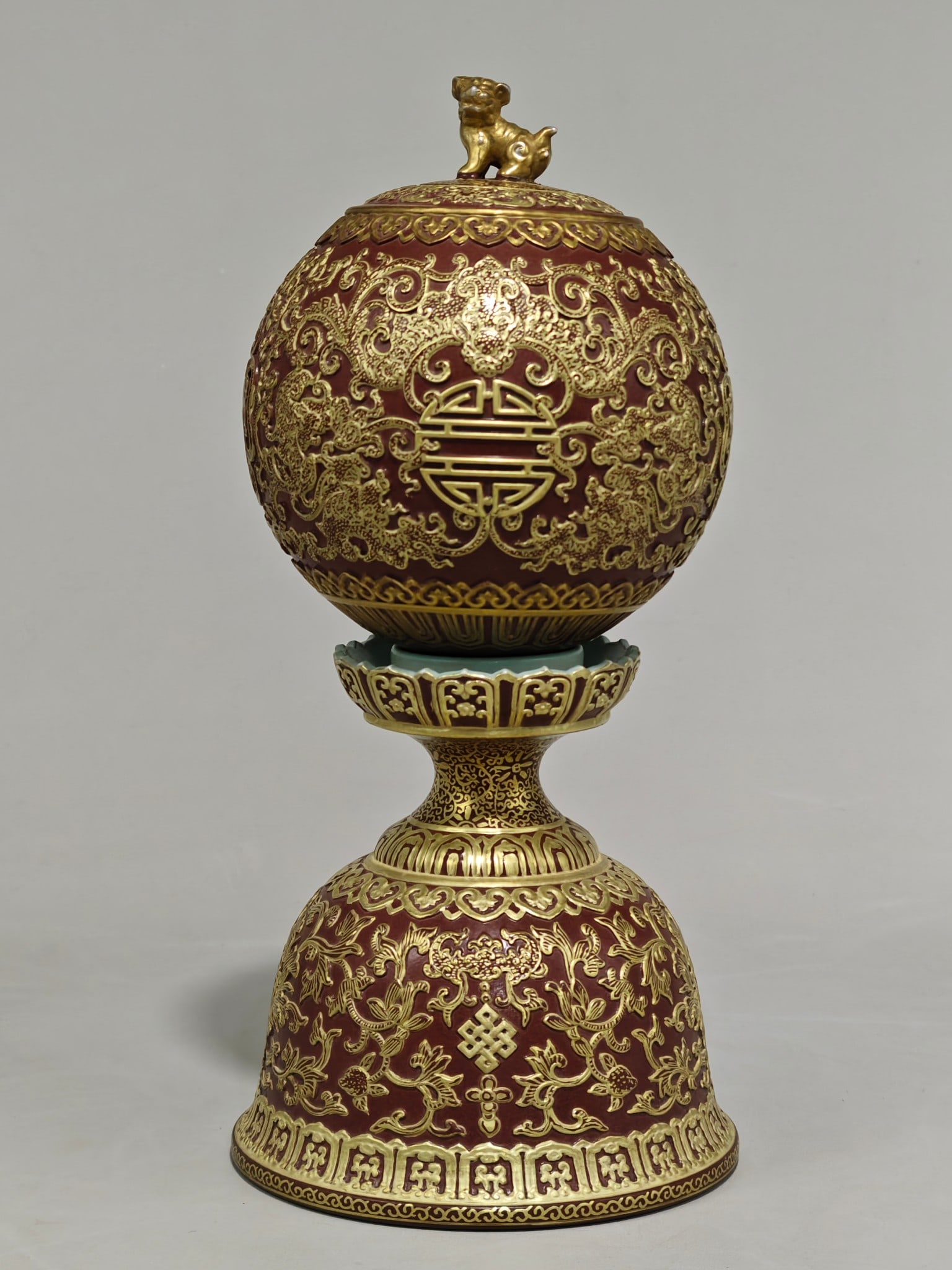 A Exquisite Bronze Color Carved Bats Pattern Hatstand: A Exquisite Bronze Color Carved Bats Pattern Hatstand,Qing Dynasty, China,Qianlong Six-character Mark,Size:11.2inx5.2in