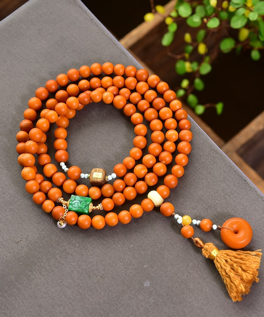 A Exquisite Amber Bracelets: Amber Bracelets,Qing Dynasty, China,Size:0.2in 蜜蜡手链,中国清代