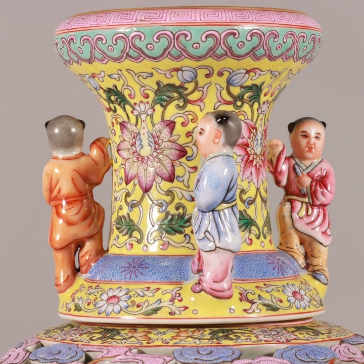 A Exquisite Enamel Dragon Pattern Vase - 2