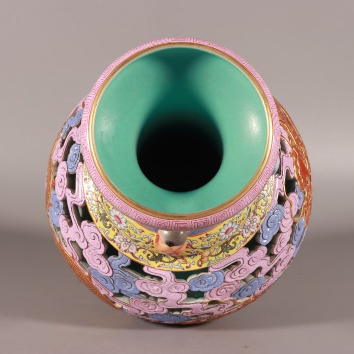 A Exquisite Enamel Dragon Pattern Vase - 7