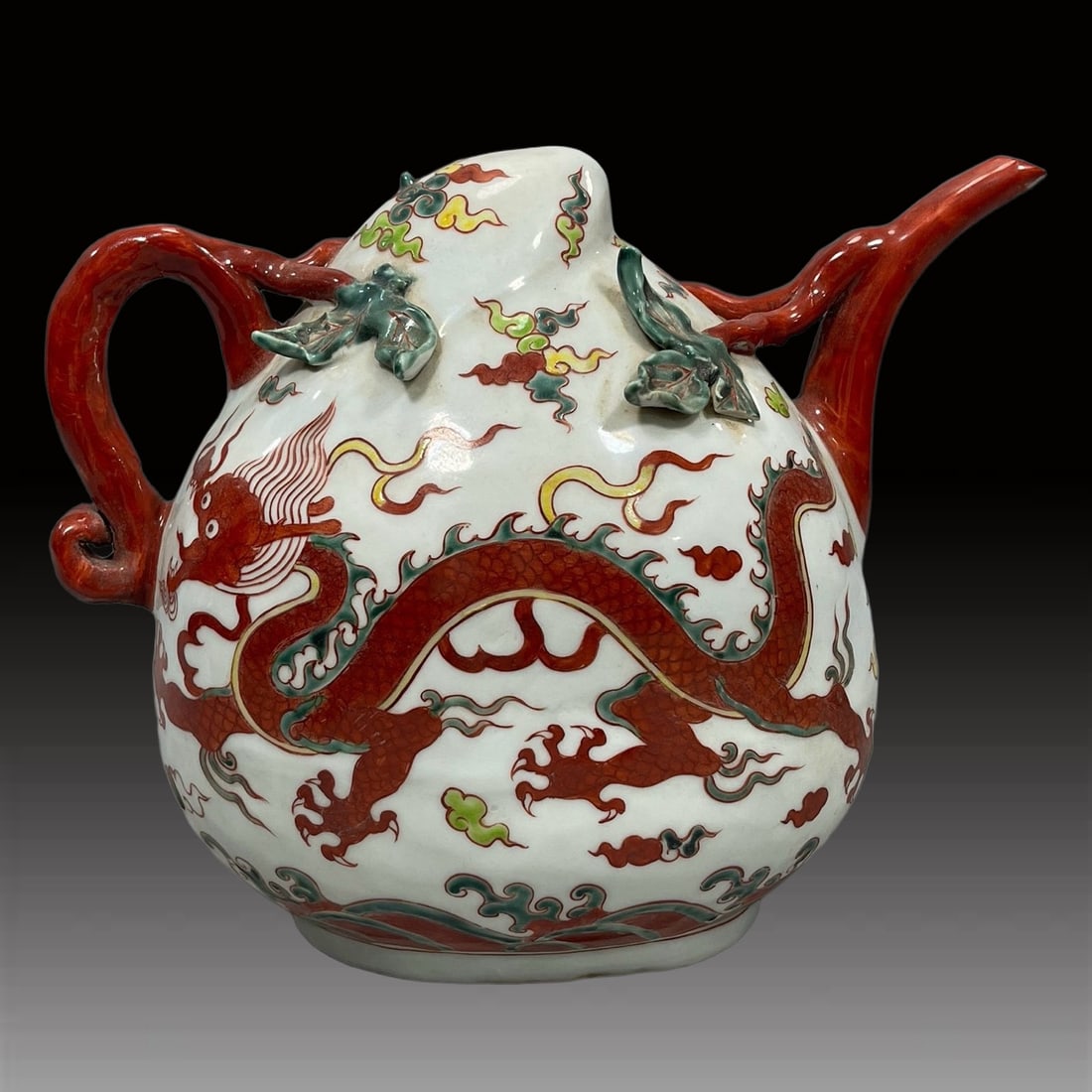 A Exquisite Wucai Dragon Pattern Ewer: A Exquisite Wucai Dragon Pattern Ewer,Ming Dynasty, China,Jiajing Six-character Mark,Size:8.7inx11.4in