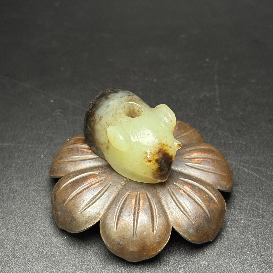 A Exquisite Hotan Jade Pig: A Exquisite Hotan Jade Pig,Han Dynasty, China,Size:1.5inx0.8inx0.7in,Weight:28g 和田玉猪,中国汉代