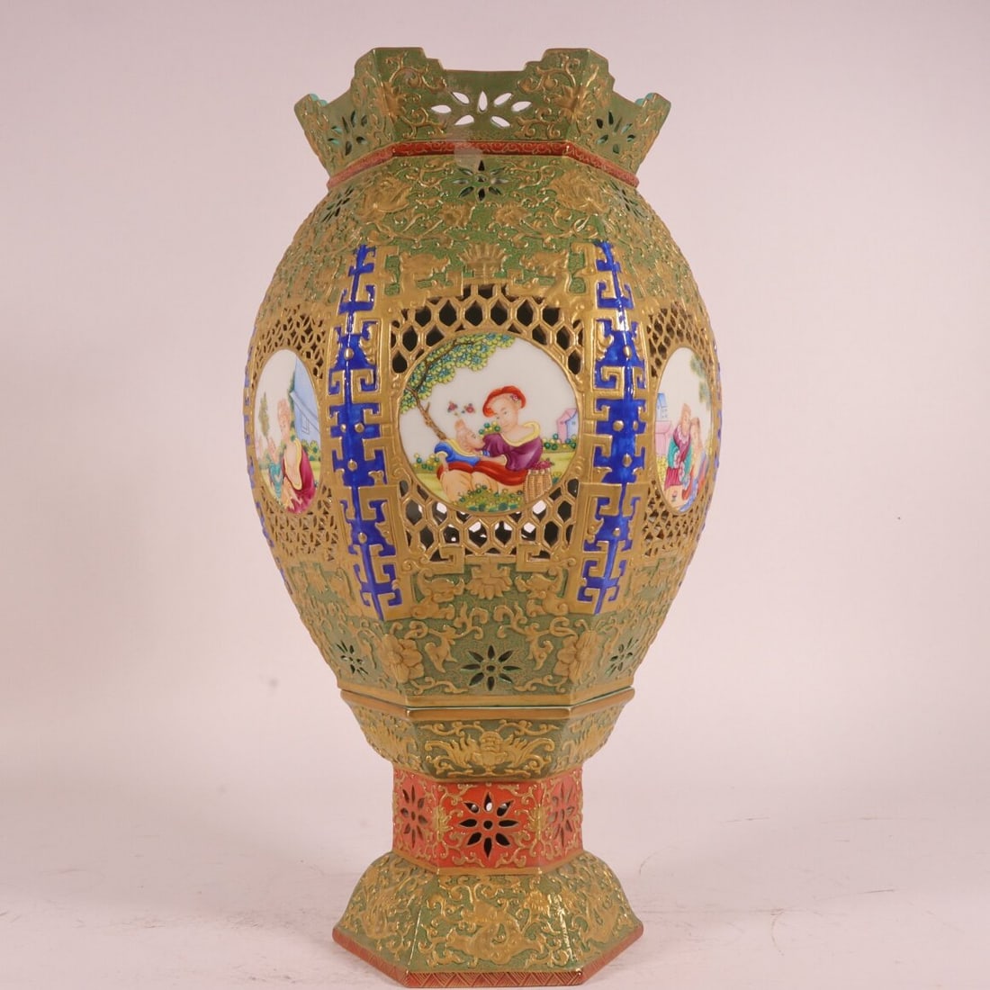 A Exquisite Enamel Green Ground Painted Gold Figures Pattern Lamp Cover: A Exquisite Enamel Green Ground Painted Gold Figures Pattern Lamp Cover,Qing Dynasty, China,Qianlong Six-character Mark,Size:14.2inx7.1in 珐琅彩绿地描金ߟ