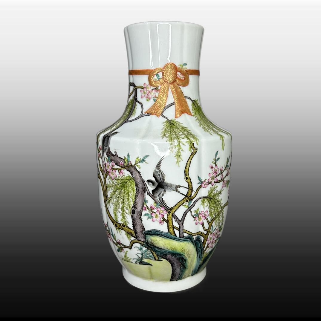 A Exquisite Famille-Rose Flower and Bird Pattern Vase: A Exquisite Famille-Rose Flower and Bird Pattern Vase,Qing Dynasty, China,Yongzheng Six-character Mark,Size:6.1inx12.2in