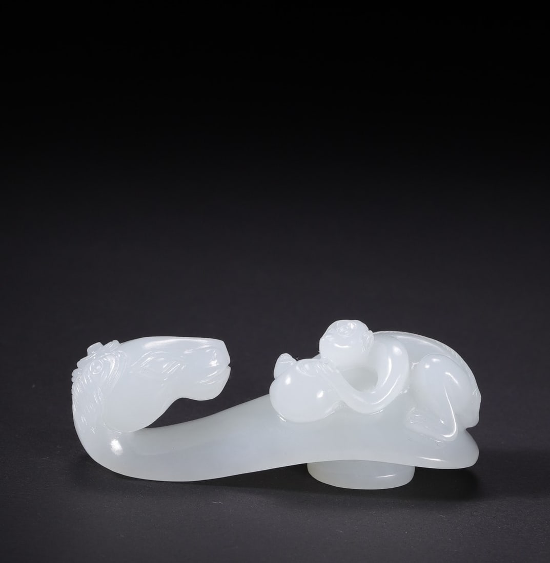 A Exquisite Hotan Jade Horse Ornament: A Exquisite Hotan Jade Horse Ornament,Qing Dynasty, China,Size:2inx0.7inx0.8in,Weight:18.5g 和田玉马摆件,中国清代