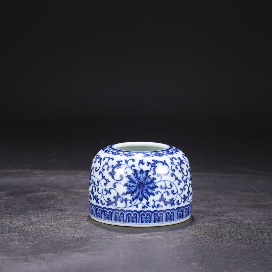 A Exquisite Blue and White Lotus Pattern Washer - 2