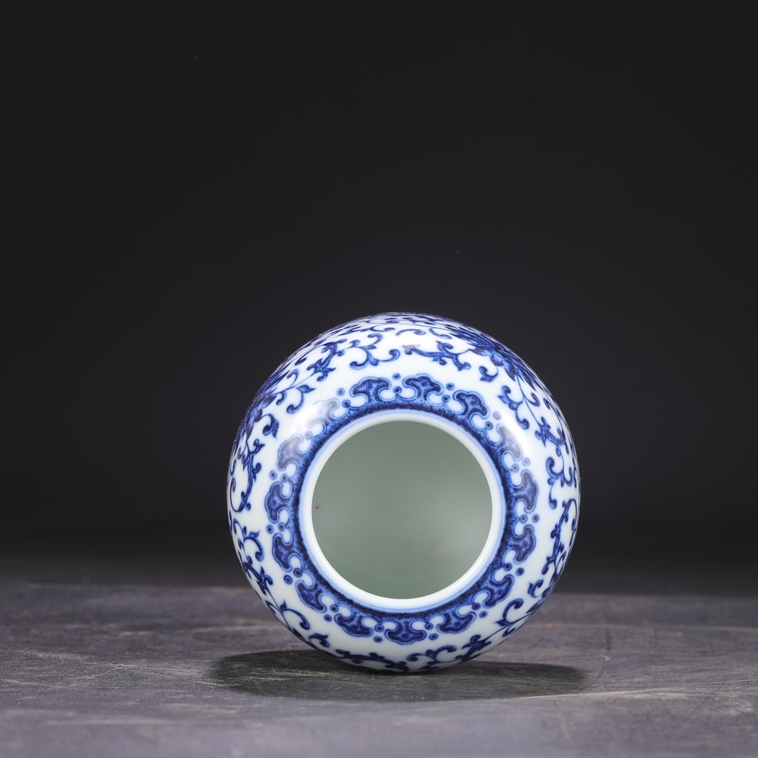 A Exquisite Blue and White Lotus Pattern Washer - 3
