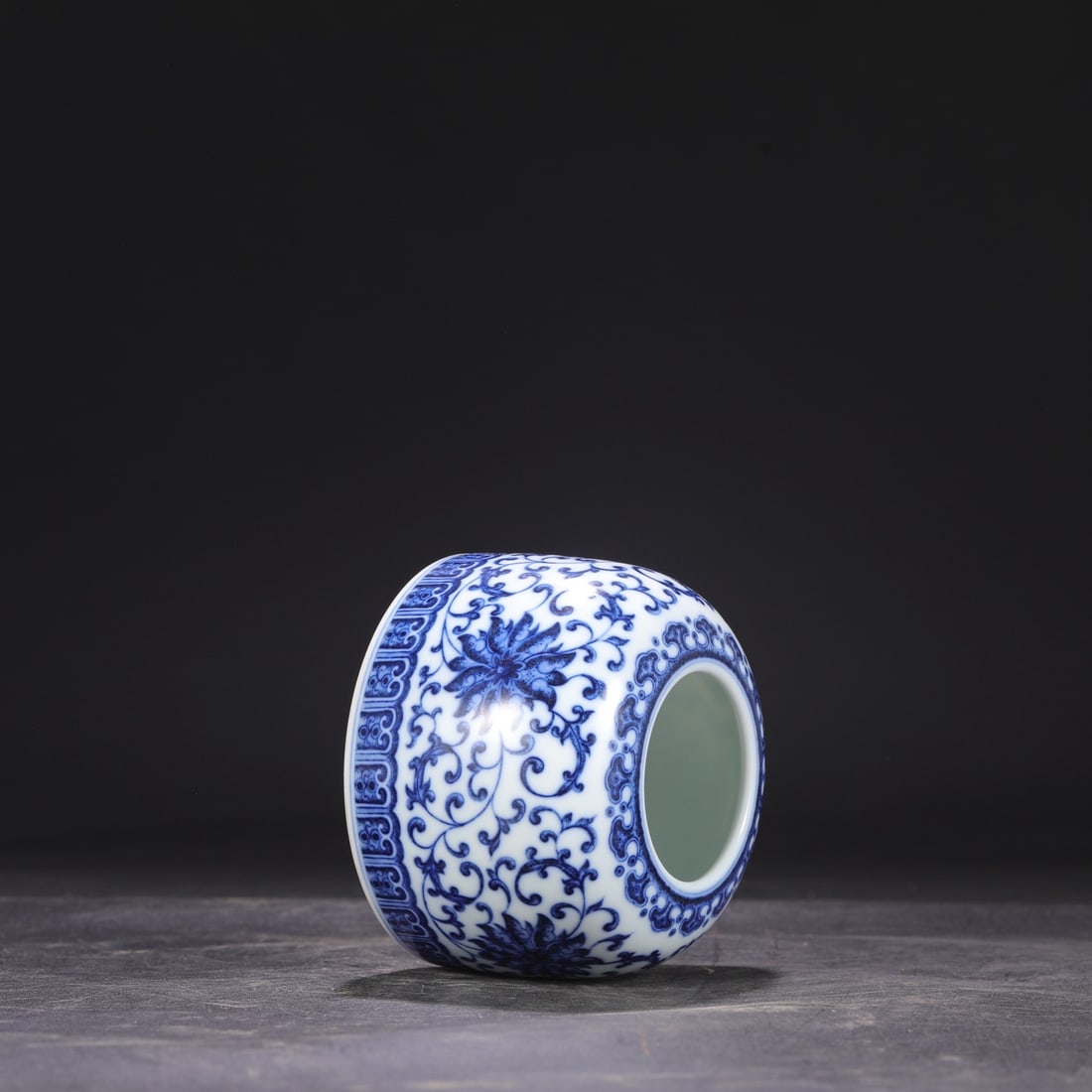 A Exquisite Blue and White Lotus Pattern Washer - 4