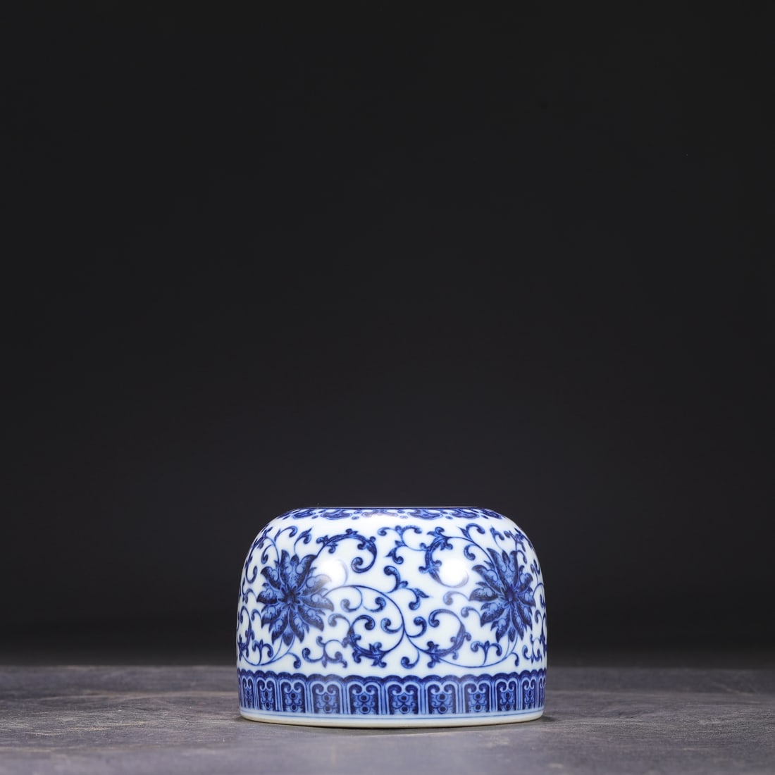 A Exquisite Blue and White Lotus Pattern Washer - 5
