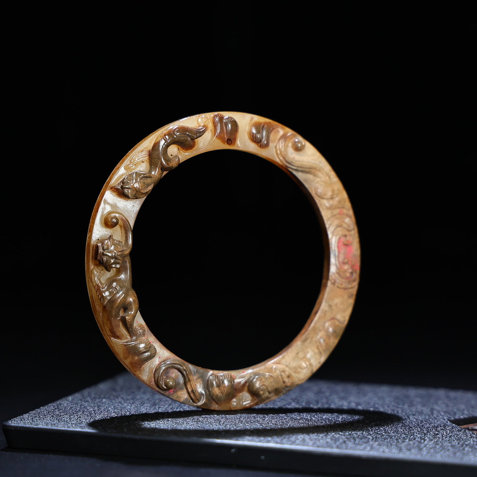 A Exquisite Hetian Jade Dragon Ring: A Exquisite Hetian Jade Dragon Ring,Han Dynasty, China,Size:3inx0.4inx0.4in,Weight:36g 和田玉龙环,中国汉代