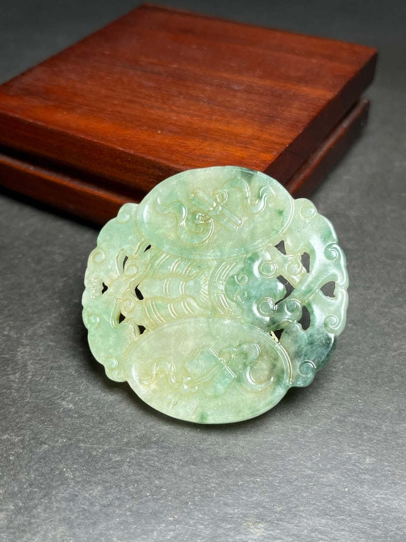 A Exquisite Jadeite Jade pendant - 2