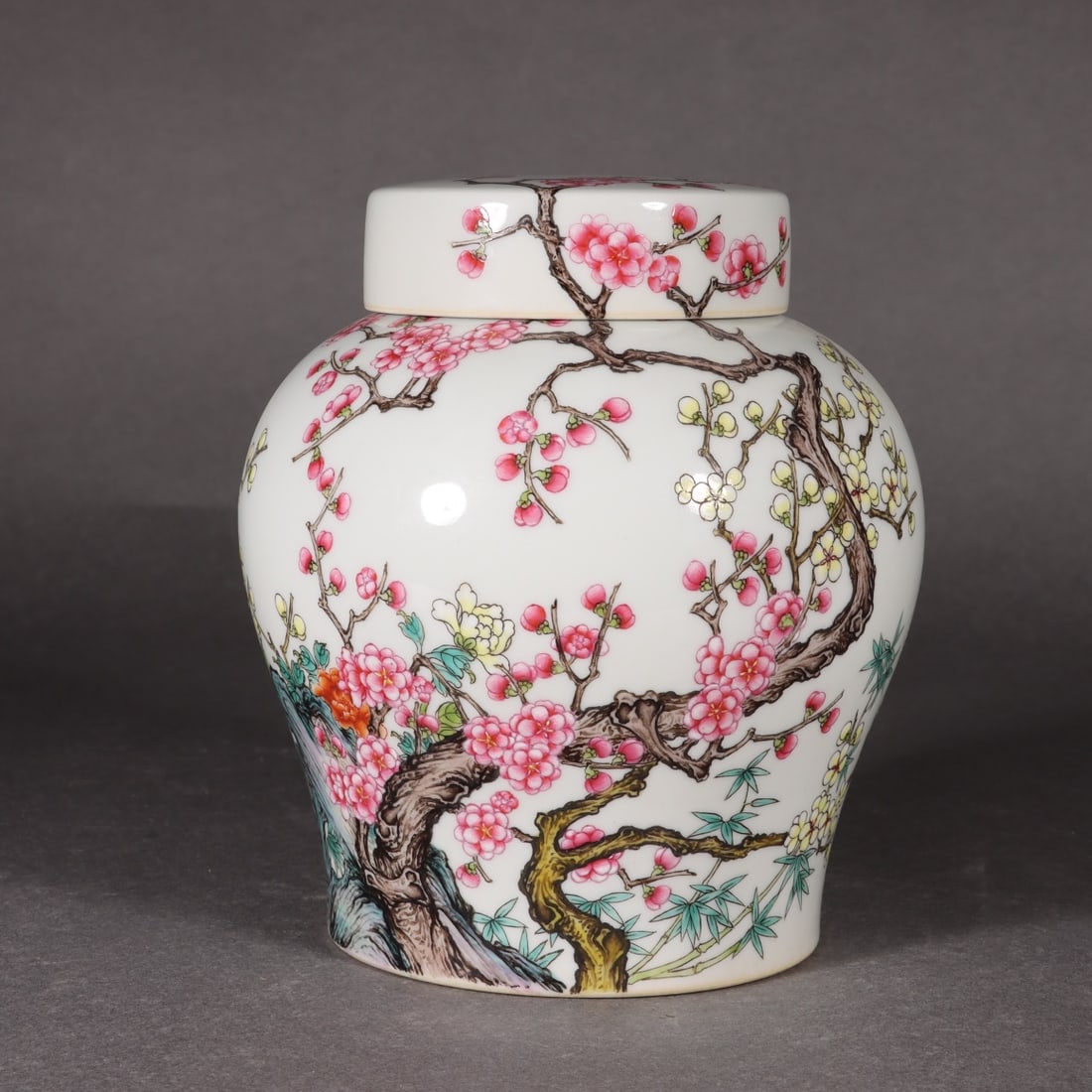 Famille-Rose Flower Pattern Jar: Famille-Rose Flower Pattern Jar,Qing Dynasty, China,Qianlong Six-character Mark,Size:5.9inx5.1inx4.1in