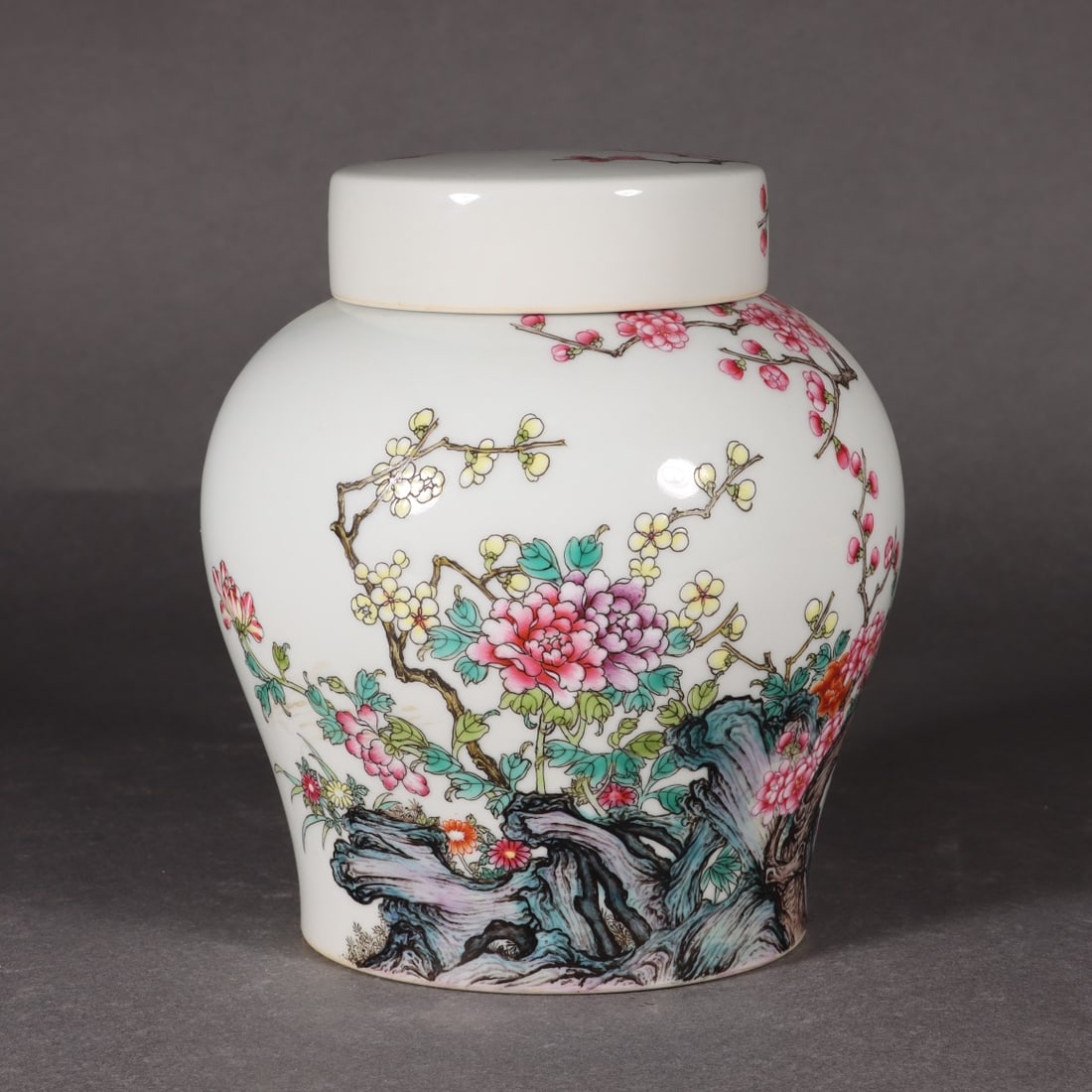 Famille-Rose Flower Pattern Jar - 4