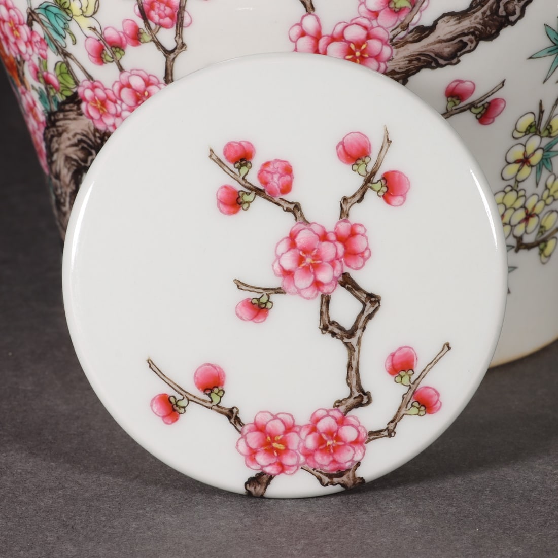 Famille-Rose Flower Pattern Jar - 6