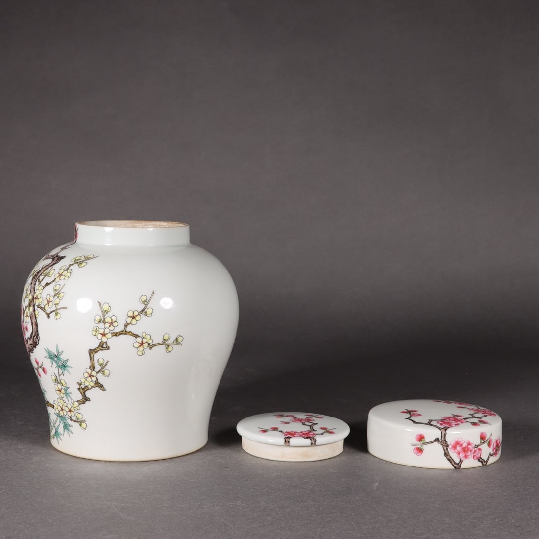 Famille-Rose Flower Pattern Jar - 7