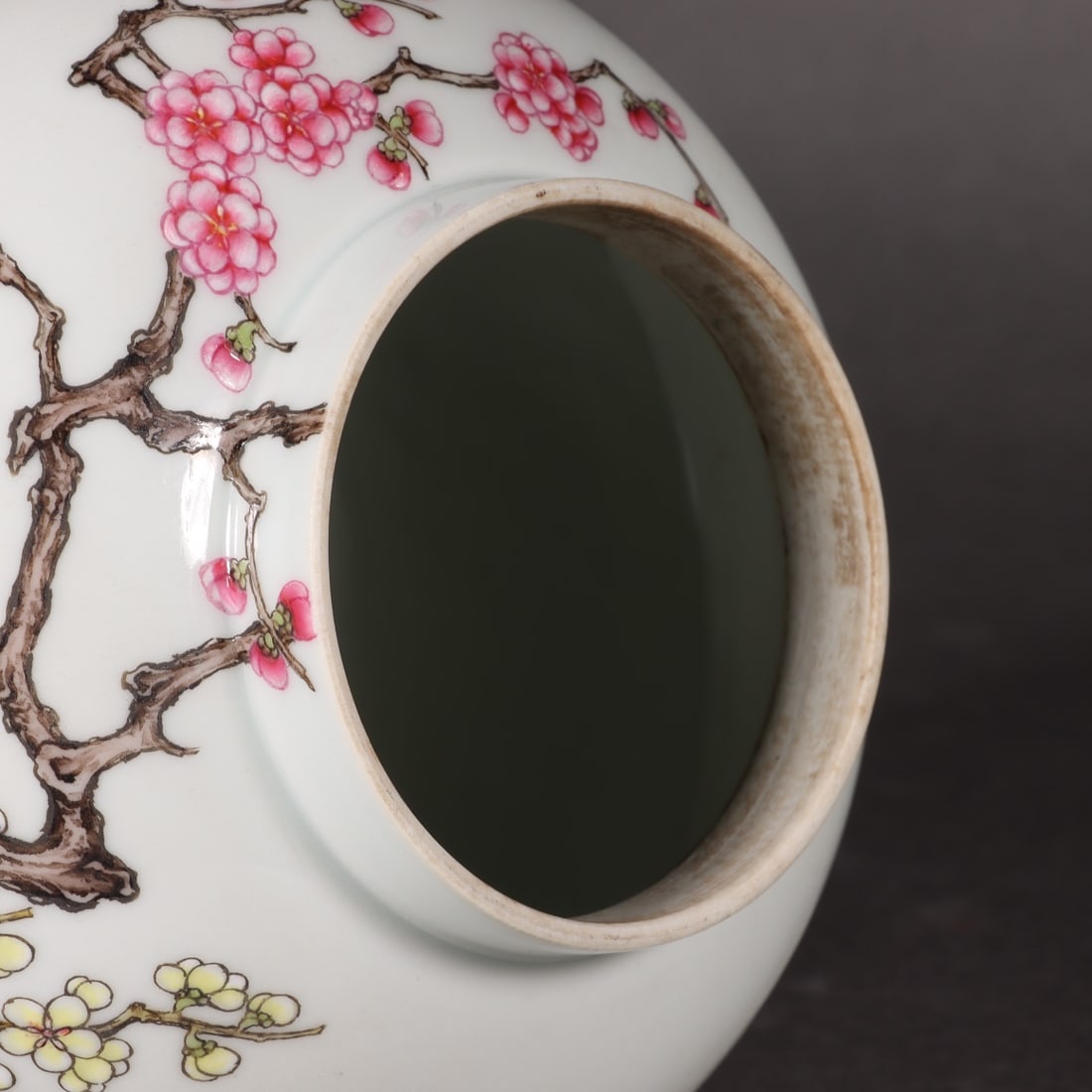 Famille-Rose Flower Pattern Jar - 8