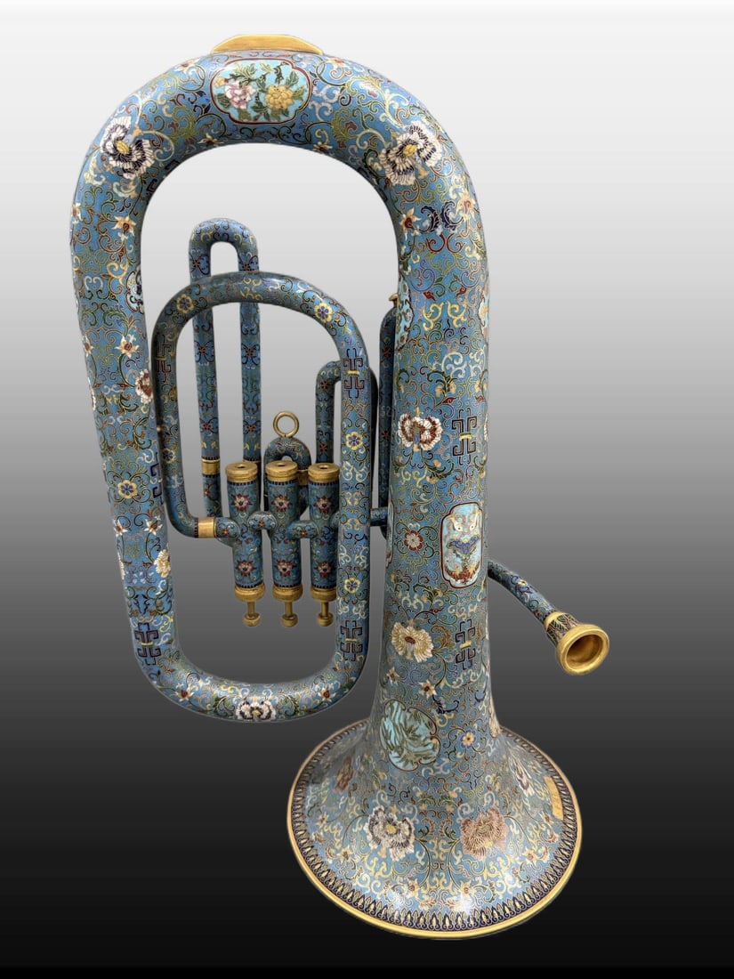 A Exquisite Cloisonne French Horn Instrument: A Exquisite Cloisonne French Horn Instrument,Qing Dynasty, China,Qianlong Six-character Mark,Size:24.4inx15.7in