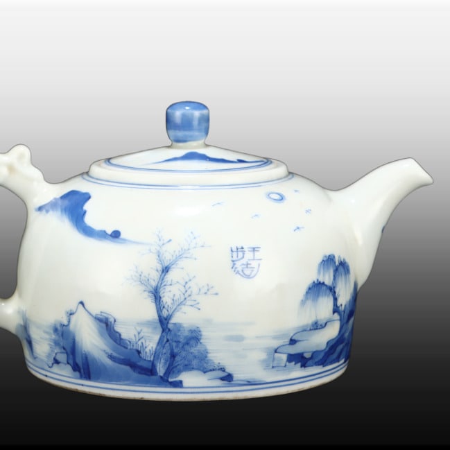 A Exquisite Blue and White Landscape Pattern Ewer - 4