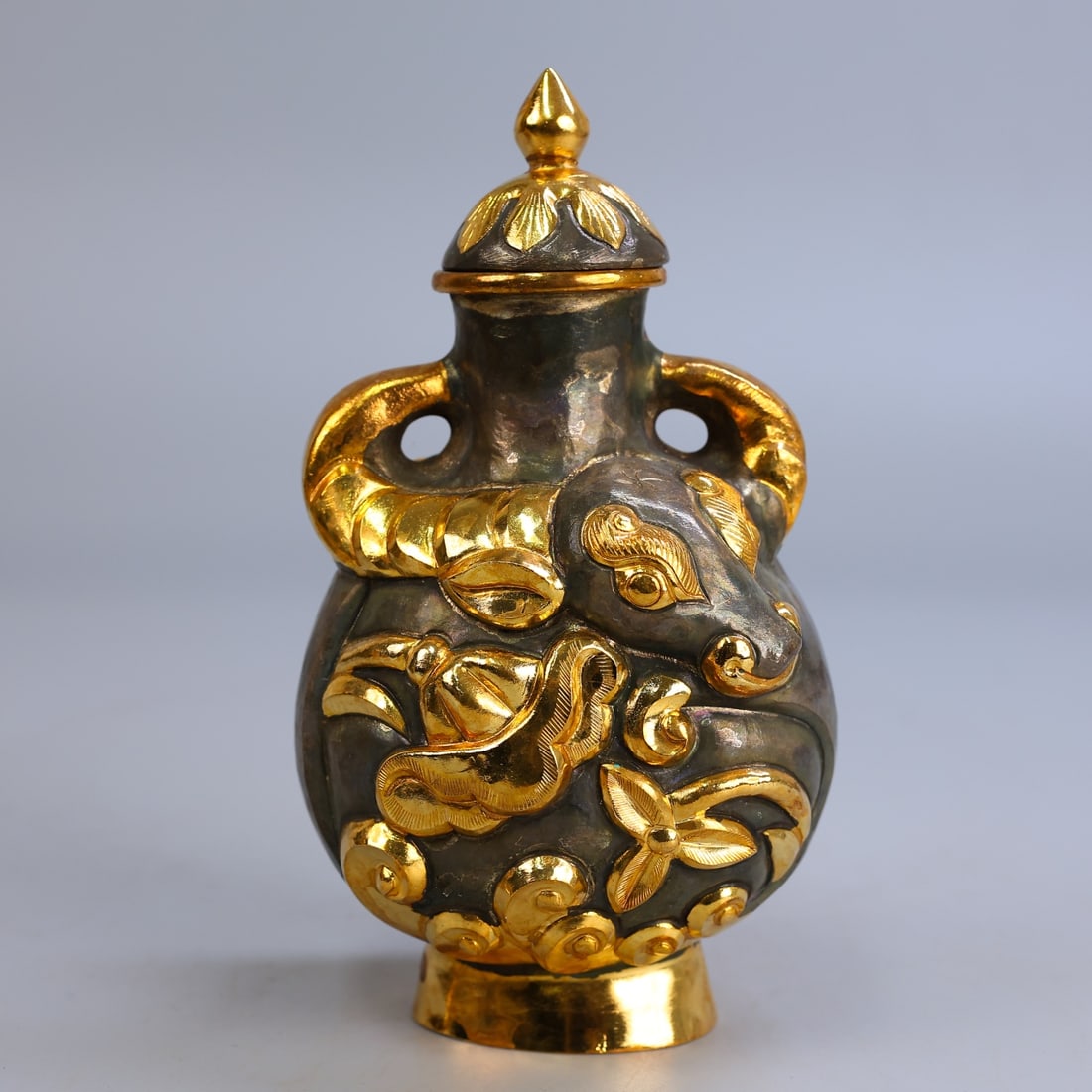 A Exquisite Gilt Bronze Buffalo Head Ewer: A Exquisite Gilt Bronze Buffalo Head Ewer,Tang Dynasty, China,Size:6.7inx4.3in,Weight:630g 铜鎏金牛头壶,中国唐代