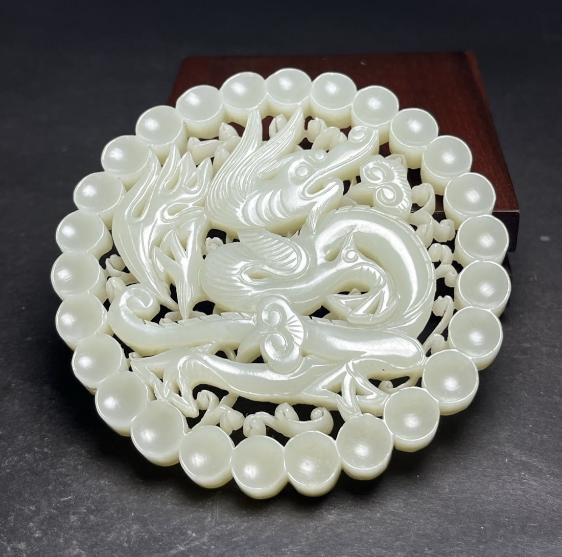 A Exquisite Hotan Jade Dragon Pattern Jade Pendant: A Exquisite Hotan Jade Dragon Pattern Jade Pendant,Qing Dynasty, China,Size:3.3inx0.3in,Weight:93g 和田玉龙纹玉佩,中国清代