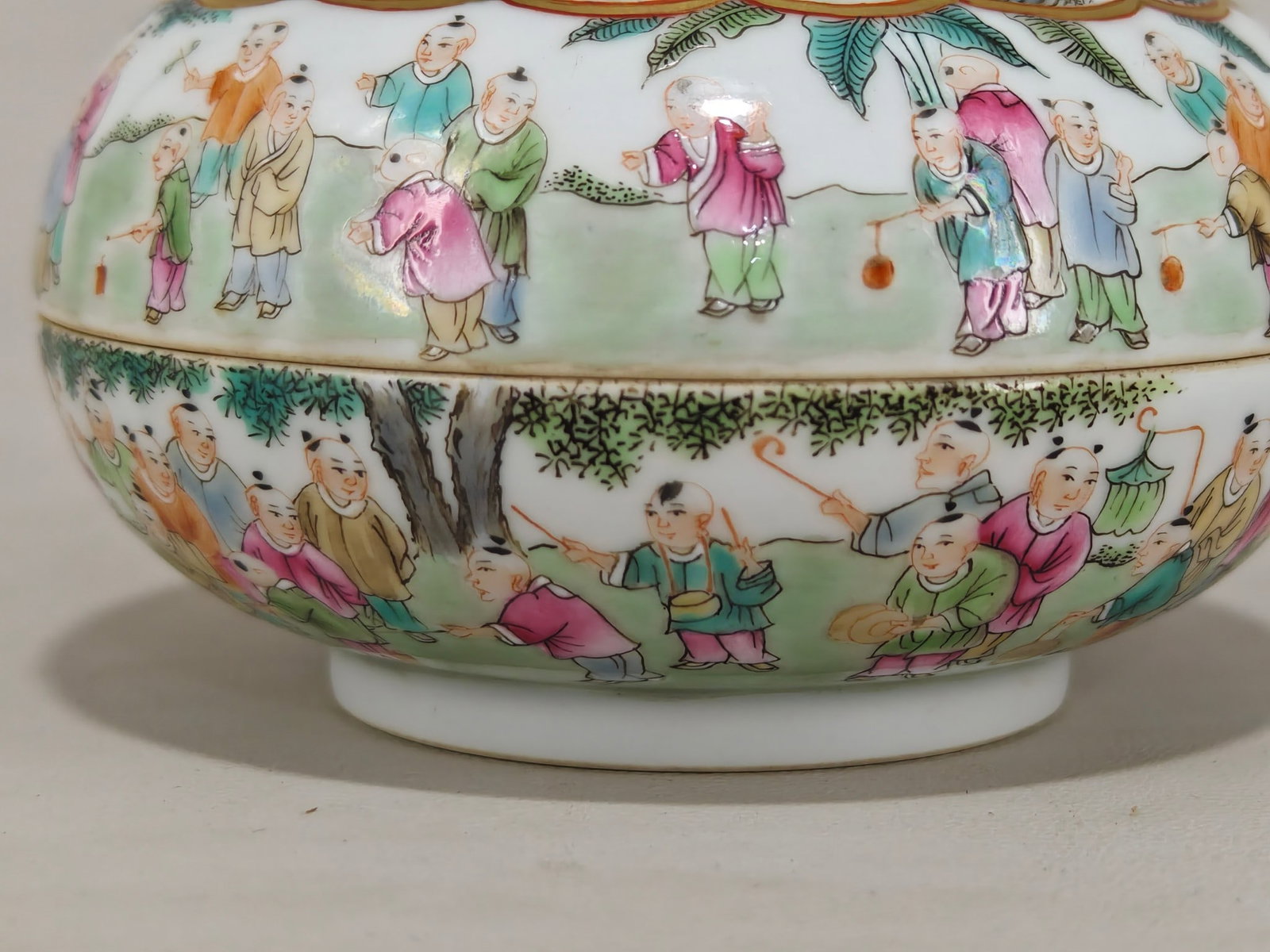 A Exquisite Famille-Rose Figures Pattern Box - 5