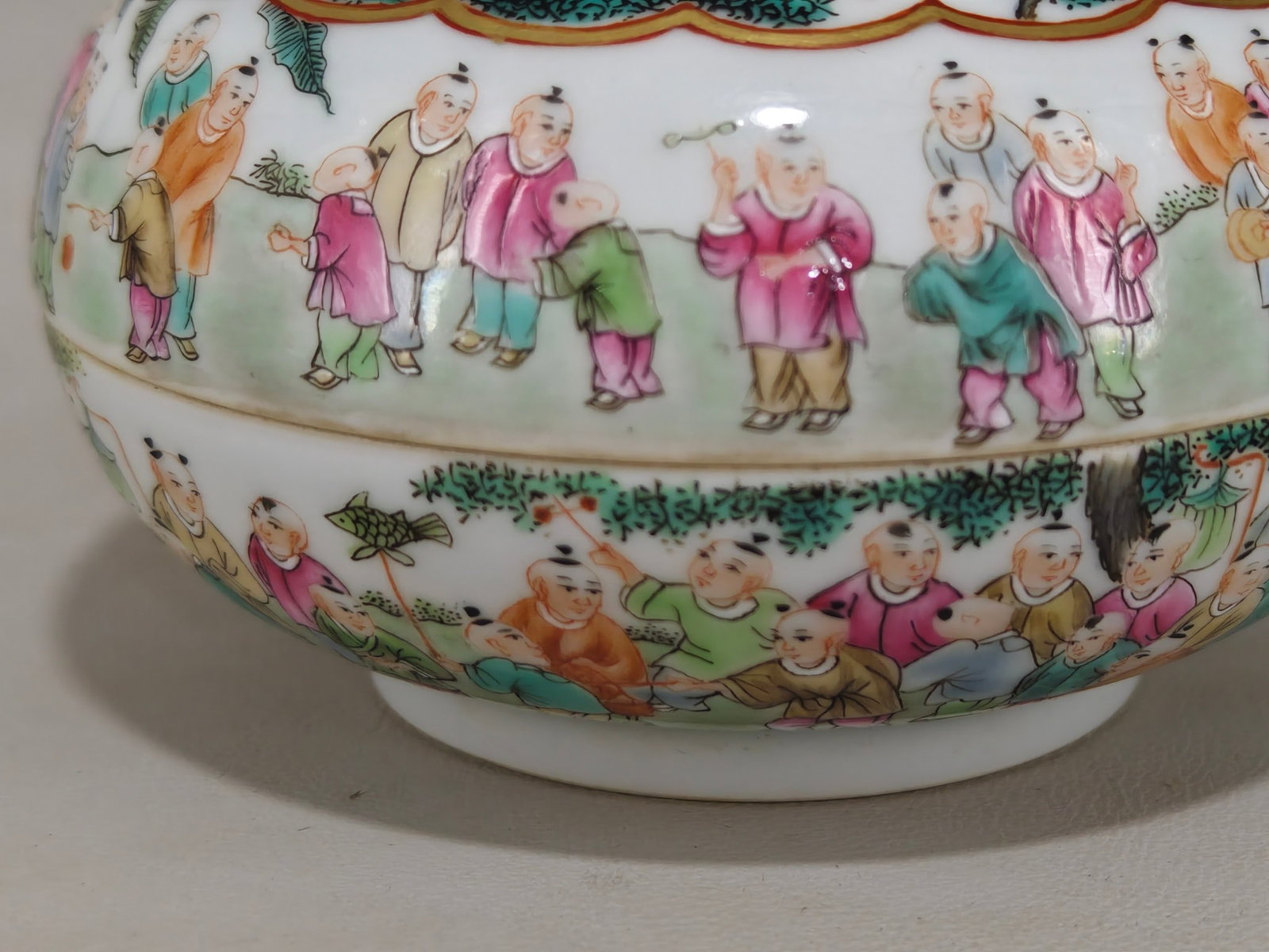 A Exquisite Famille-Rose Figures Pattern Box - 6
