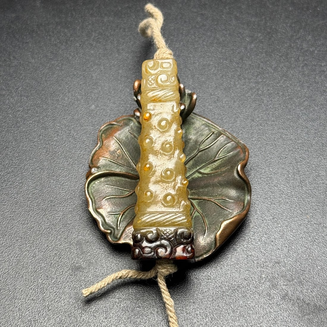A Exquisite Hotan Jade Pendant: A Exquisite Hotan Jade Pendant,Han Dynasty, China,Size:2.2inx0.7inx0.5in,Weight:21g 和田玉挂件,中国汉代